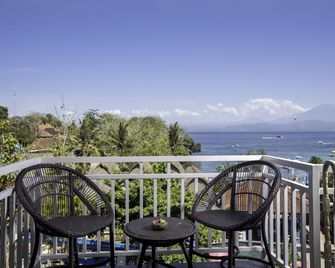 The Tanis Beach Resort Nusa Lembongan - נוסה פנידה - מרפסת