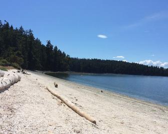 Serendipity by the Sea - Galiano Island - Beach