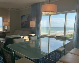 Marriott's OceanWatch Villas at Grande Dunes, A Marriott Vacation Club Resort - Myrtle Beach - Dining room