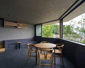 Seaside Villa Seen Shallow Sea - Onomichi - Dining room