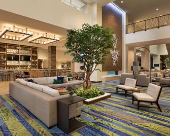 Embassy Suites by Hilton Denton Convention Center - Denton - Sala de estar