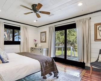 FarmHouze at Flophouze in Round Top - Round Top - Bedroom