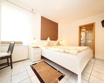 Hotel Alt Cues - Bernkastel-Kues - Bedroom