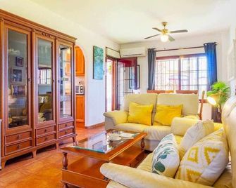 Apartment Pink Salt Lake - Winter by the Sea - Torrevieja - Olohuone