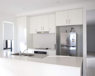 4 Bedroom house in Park Ridge - Parkinson - Cocina
