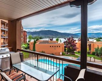Beautiful Townhouse on the the lake. Winter Snowbirds welcome please enquire. - Osoyoos - Balcony