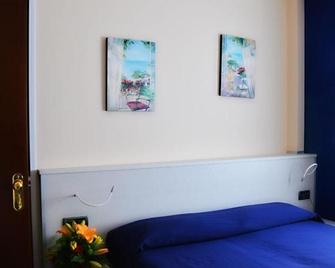 Hotel Posta - Ventimiglia - Schlafzimmer