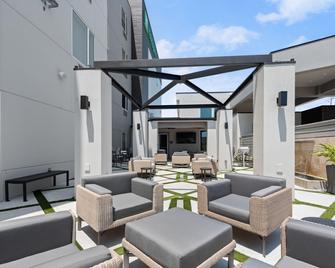 Holiday Inn Gonzales - Gonzales - Patio