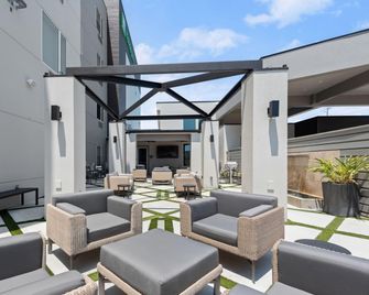 Holiday Inn Gonzales By IHG - Gonzales - Patio