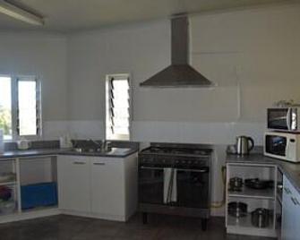 Silver Fern Taupo Backpackers - Taupo - Kitchen