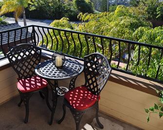 Cozy, Charming, Ocean View studio / Work desk, internet, sanitized cleaning - Encinitas - Balcony