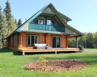 Telkwa River Lodge - Rural riverfront property - Telkwa - Building
