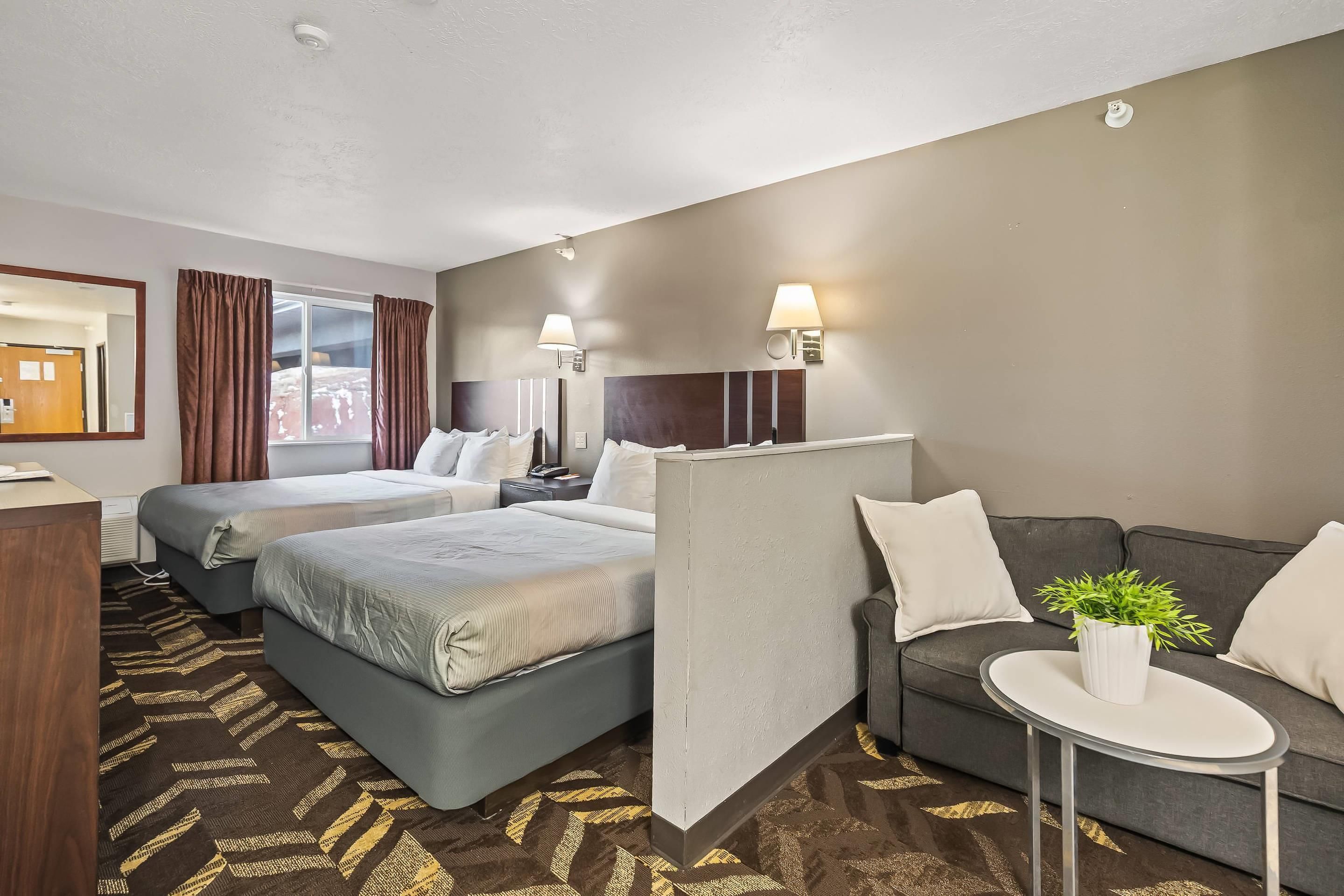 Quality Inn and Suites Salina National Forest Area - Salina - Bedroom