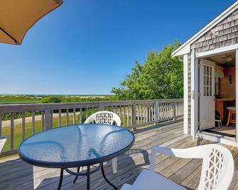5 Mi to Provincetown! Home with Scenic Water Views - North Truro - Balcón