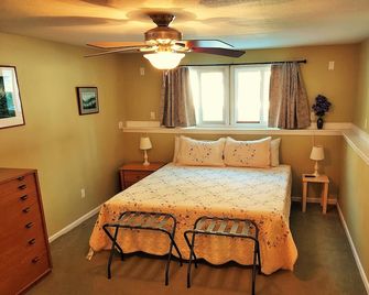 Perfect Location! 10 min. North to Storyland, 15 min. South to Outlet shopping. - Intervale - Bedroom
