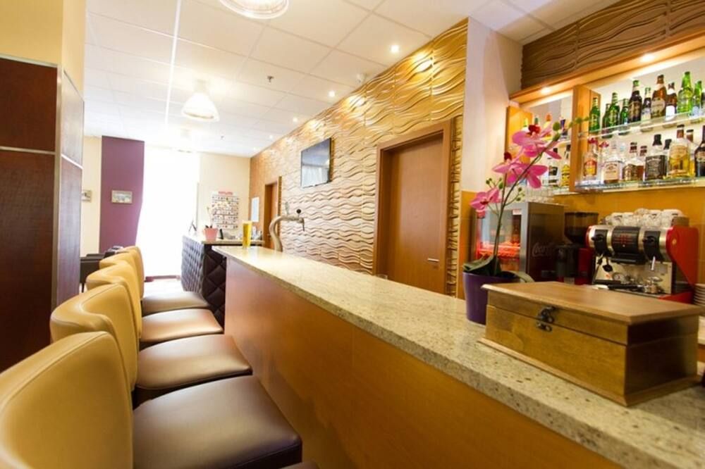 سيكس إن هوتل