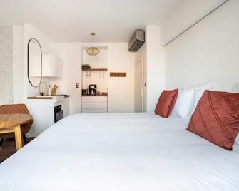 Parenthèse, cocon haut de gamme avec jacuzzi - Roanne - Chambre