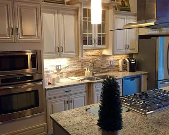 Historic Loft Close To Starved Rock State Park, Buffalo Rock Park, I&M Canal - LaSalle - Cocina