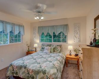 Hale O Makani 3 Bedroom Home by RedAwning - Hawaiian Paradise Park - Habitación