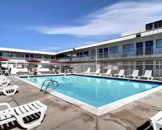 Econo Lodge Midvale - Midvale - Bể bơi