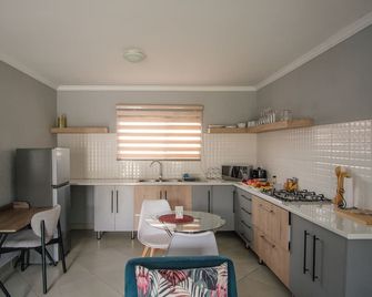 Unit 7-9 at Homely Escapes - Phalaborwa - Kuchyň