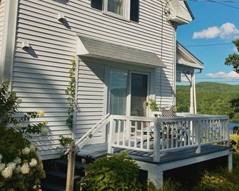 Harvest Barn Inn - Bellows Falls - Edificio