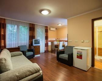 City Home Budapest - Budapest - Living room