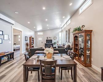 15 Mins - Byui & Heise Hot Sprng - Rexburg - Dining room