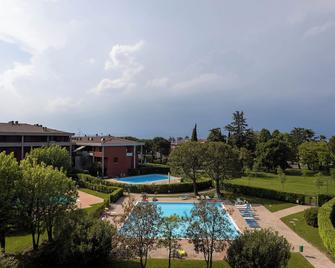 Gianna Apartment - Desenzano del Garda - Piscină