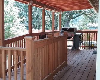Large 7 bd 5 bath house. A few miles from wildlife safari. Gourmet kitchen - Winston - Balcony