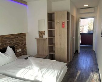 Burg Rooms - 24h Self-Check-in - Zeltweg - Спальня