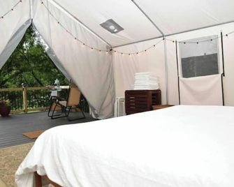 Magical Tree House with Hot Tub, Fire Pit & Slide - Pottstown - Спальня