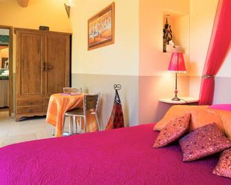 Air-conditioned bed and breakfast Provence Quiet Countryside Private SPA pool - Grans - Schlafzimmer