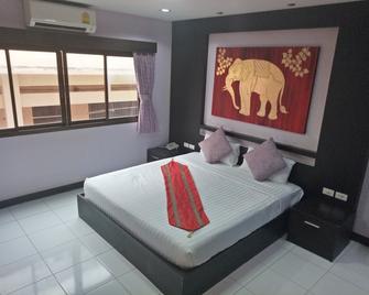Zip Hotel & Restaurant - Pattaya - Bedroom