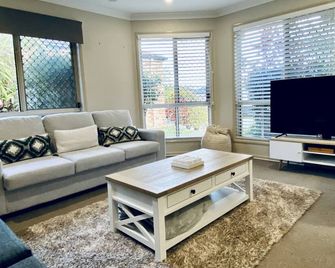 Sandstone Point Holiday Home - Sandstone Point - Sala de estar