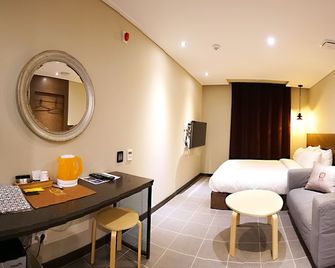 Shinchon Hotel Millhaus - Seoul - Bedroom