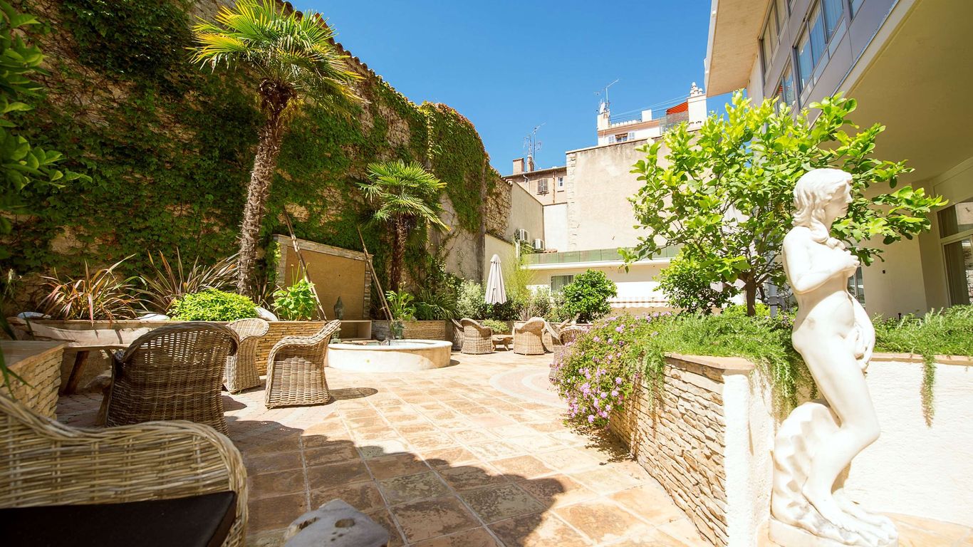 بست ويسترن بريميير لو باسيو ديز آرتيست