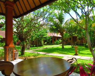 Suka Sari Cottages - Gerokgak - פטיו