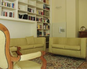 La Casa di Boz B&B - Nuoro - Wohnzimmer