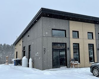 La descente D'Edouard - L'Anse Saint-Jean - Bâtiment