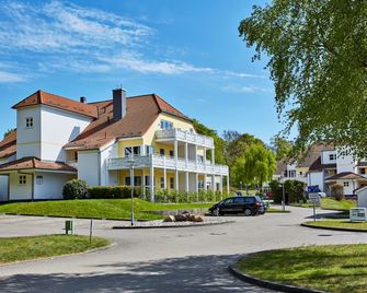 EXCLUSIVE vacation apartment, close to the beach, sauna, whirlpool, partial fireplace, indoor pool - Koserow - Gebäude