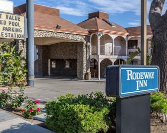 Rodeway Inn Magic Mountain Area - Castaic - Edificio
