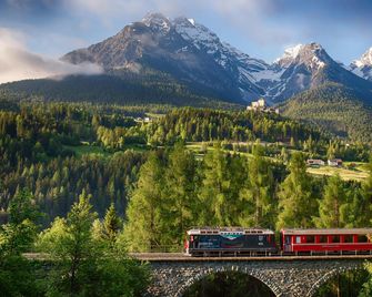 Relais & Châteaux Schlosshotel Chastè - Scuol Tarasp - Scuol - Κτίριο