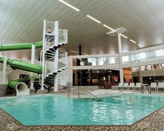 Coast Nisku Inn & Conference Centre - Nisku - Svømmebasseng
