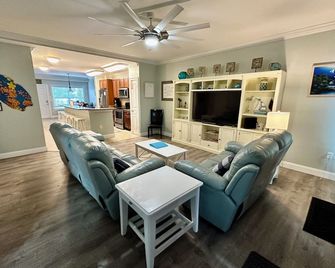Your Waterfront Getaway On The Gulf - Mexico Beach - Sala de estar