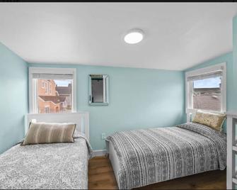 Beautiful condo steps away from the beach in Manasquan - Manasquan - Bedroom