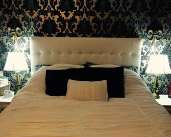 The Lookout Inn - North Rustico - Bedroom