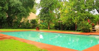 Gloria's Bed And Breakfast - Livingstone - Pool