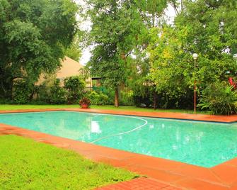 Gloria's Bed And Breakfast - Livingstone - Piscina