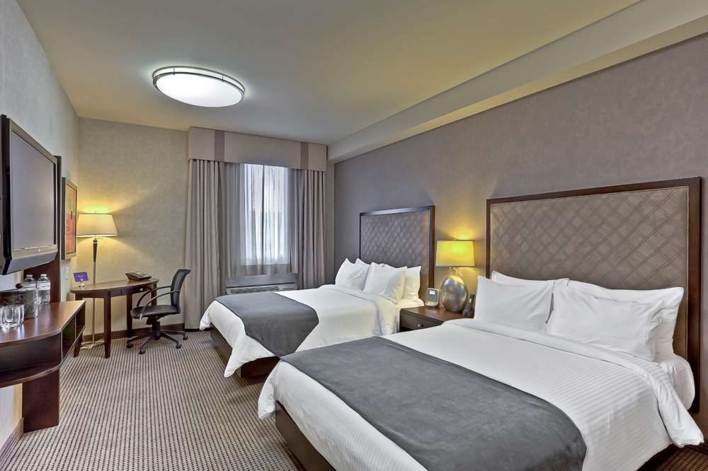 Acclaim Hotel By Clique thumbnail 3